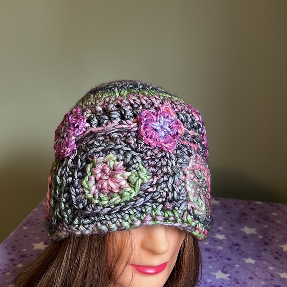 Crochet soft foam satin acrylic yarn large beanie new pretty - Picture 7 of 7